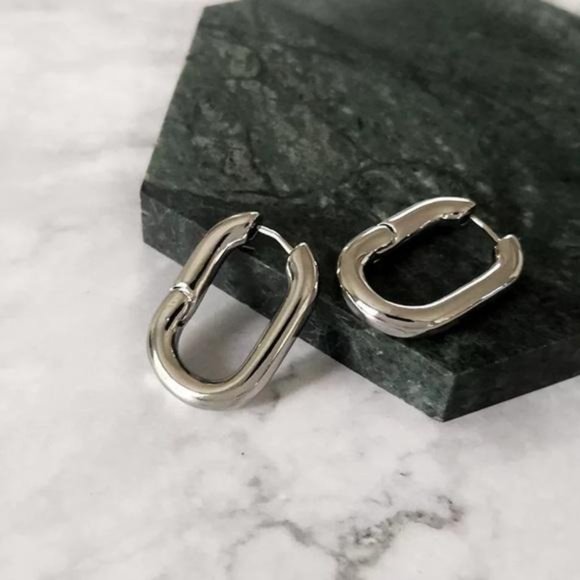 NEW 925 STERLING SILVER OVAL HOOP EARRINGS, NICE EARRINGS, CUTE EARRINGS - Picture 2 of 7